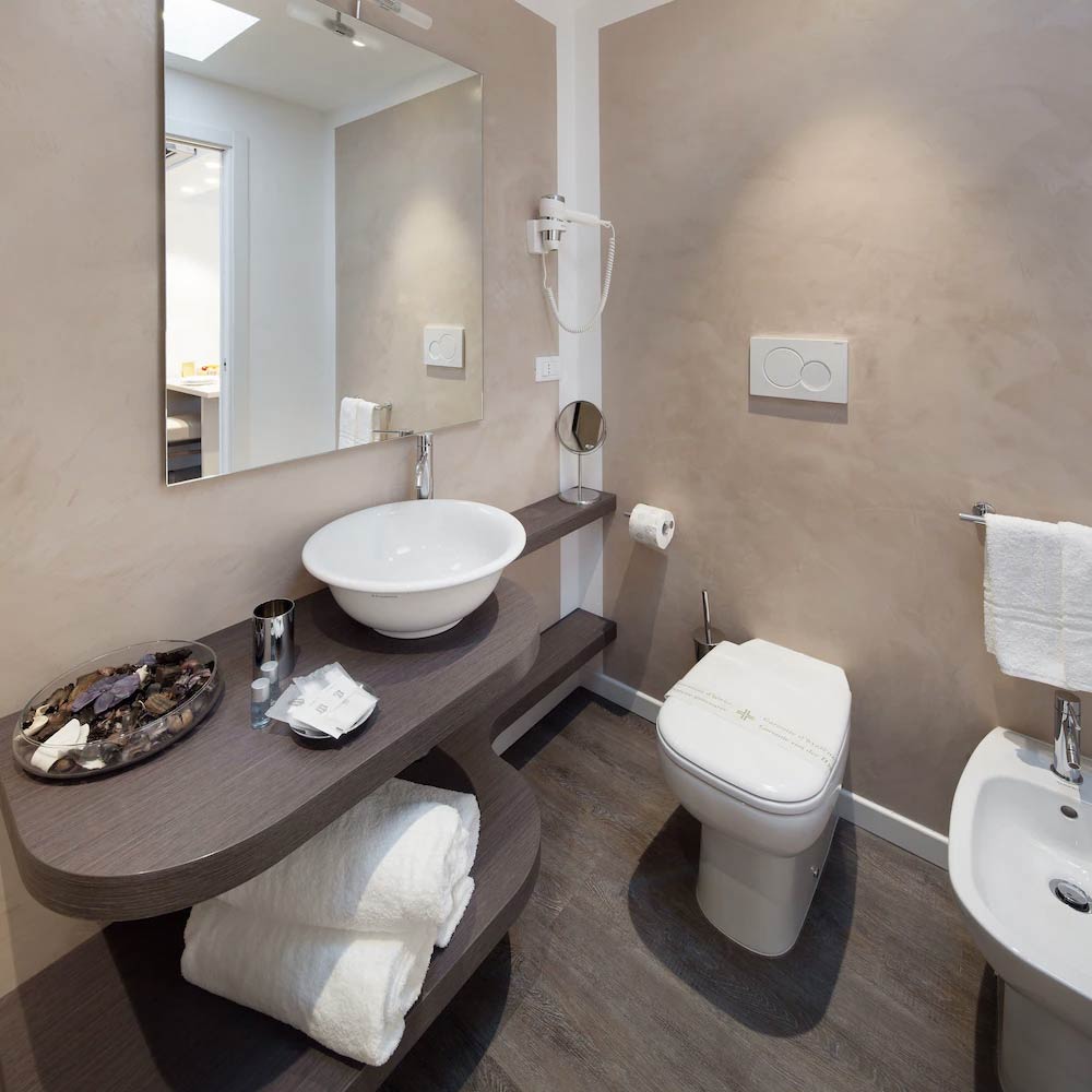 Bathroom Studio apartment for rent Milan Central area
